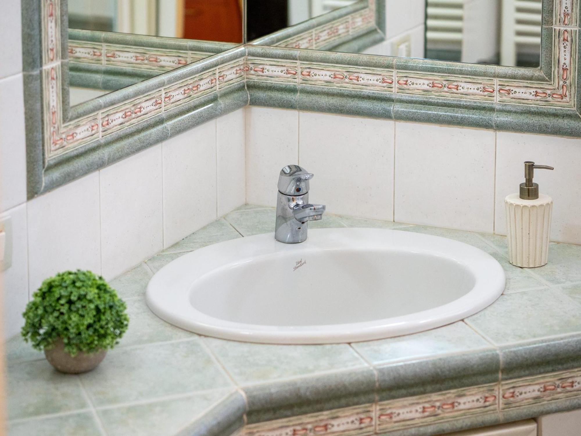 Flat In Center With Terrace, Near Garibaldi Fs Appartamento