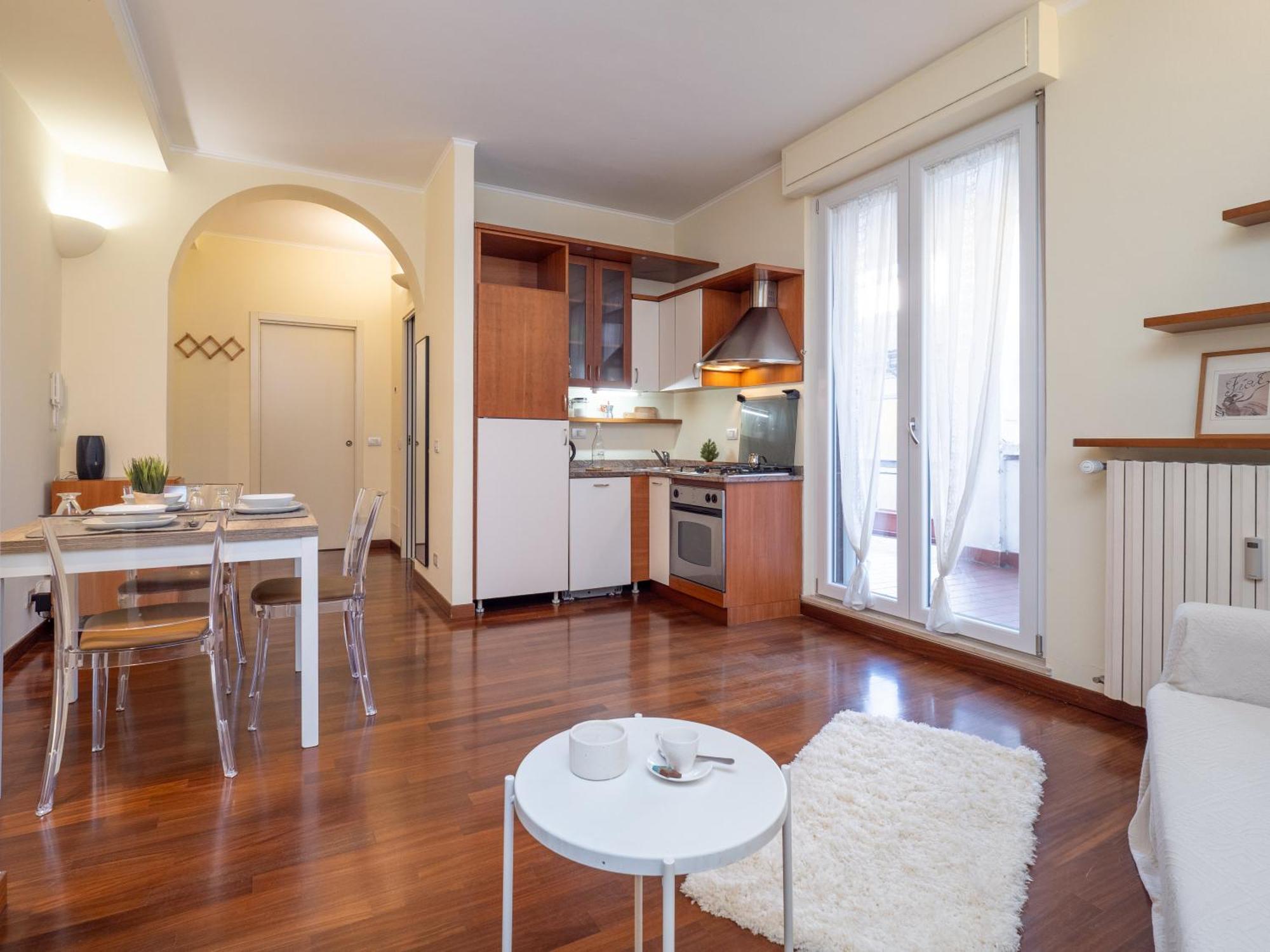Flat In Center With Terrace, Near Garibaldi Fs Appartamento