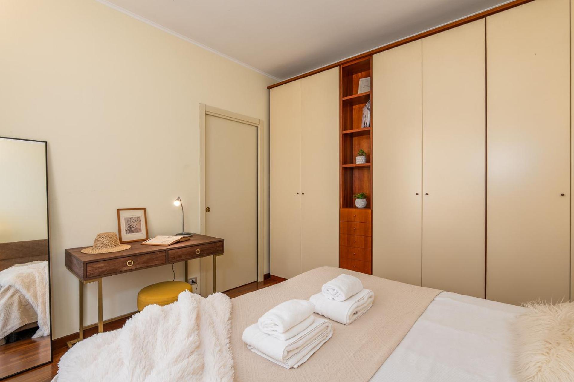 Flat In Center With Terrace, Near Garibaldi Fs Appartamento *