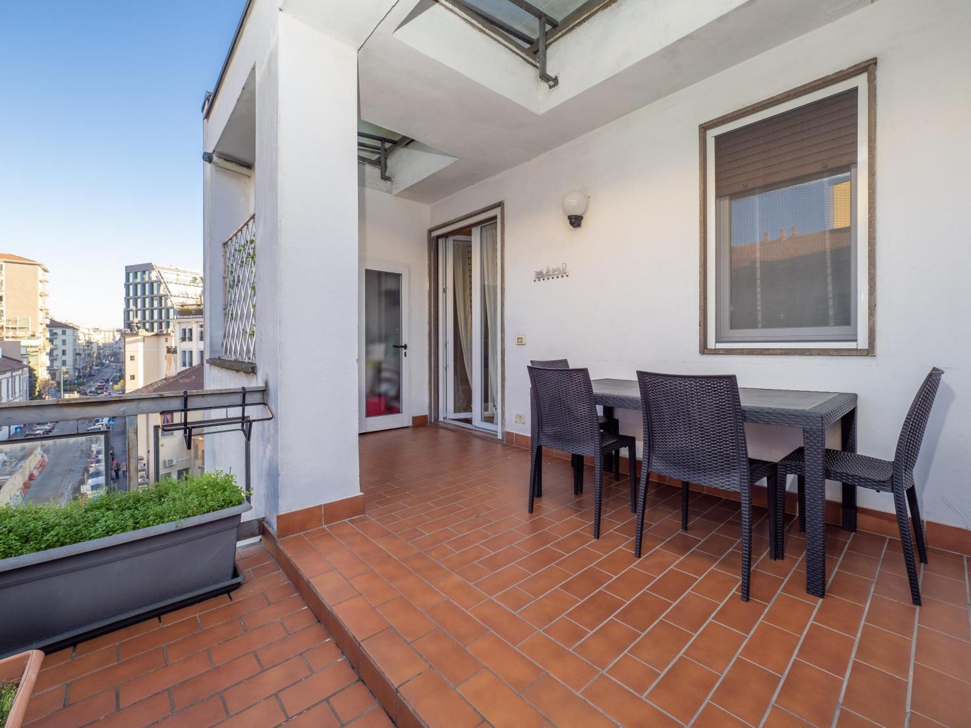 Flat In Center With Terrace, Near Garibaldi Fs * Milan